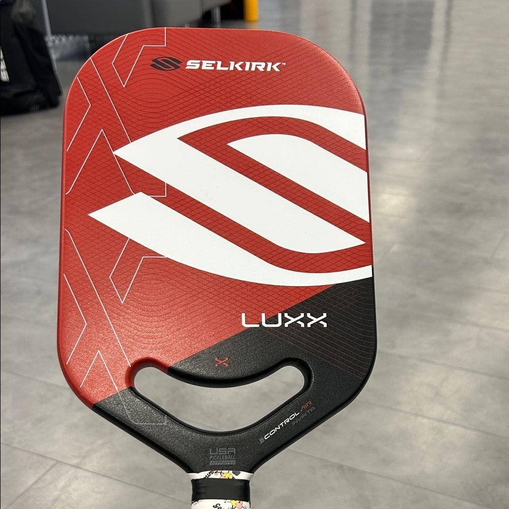 Selkirk LUXX Red and Black Pickleball Paddle - Picture 3 of 8